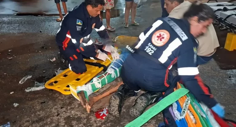Grave acidente entre caminhonete e moto deixa homem ferido em ro