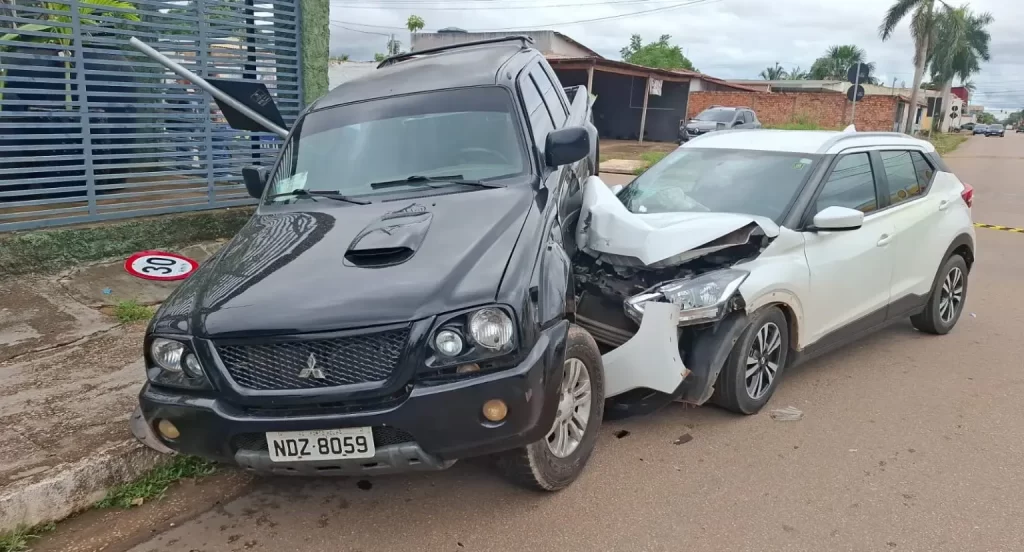 Grave acidente entre dois veiculos deixa quatro feridos na zona leste de porto velho e1766608352994 1536x828
